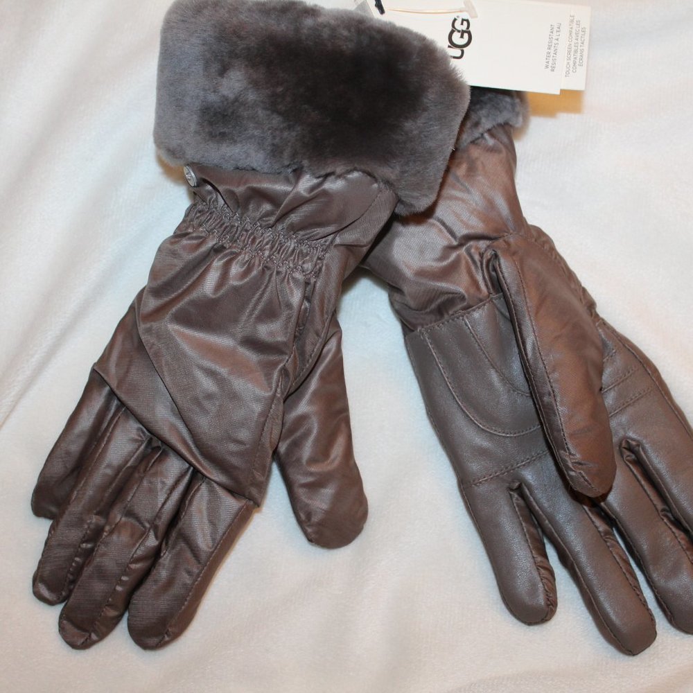 UGG NWT‎  SHEARLING TRIMMED SMART GLOVES GRAY